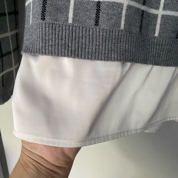 Tahari Gray Knit Top with White Trim - Picture 5 of 5